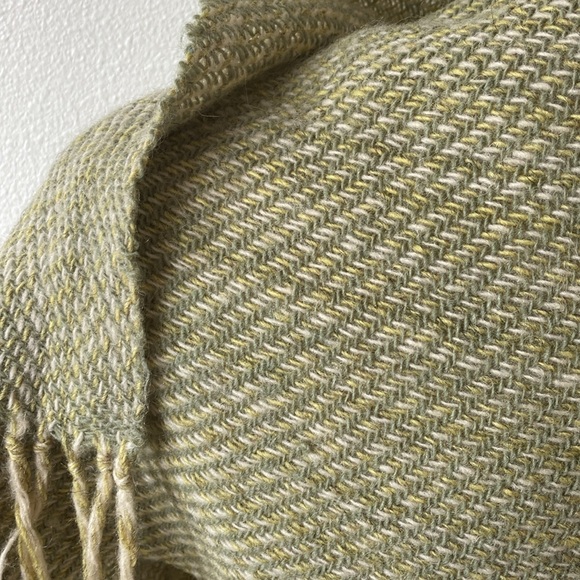VINTAGE & HANDWOVEN green 🍐 & gold & cream wool scarf - Picture 5 of 7
